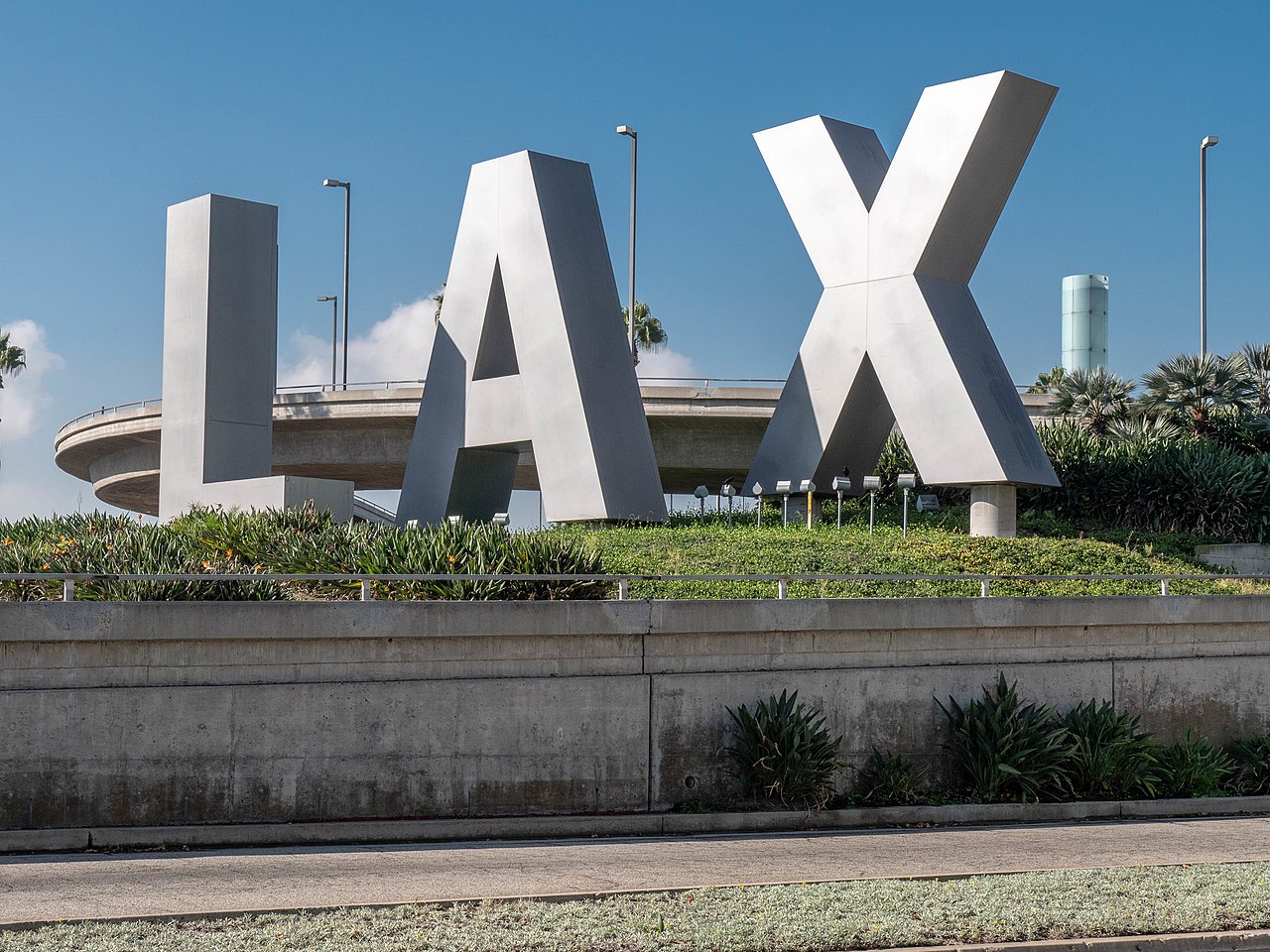 1280px-Los_Angeles_International_Airport_-_LAX_sign.jpg