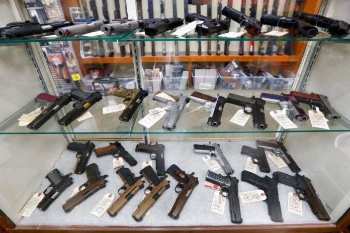 背景调查在去年阻止了30万支枪的销售 相关加强法案在参议院陷入僵局