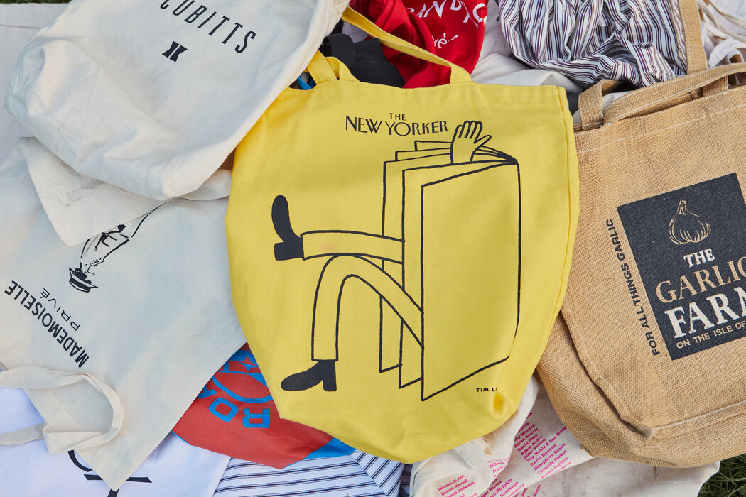 《纽约客》棉布袋本身已成为身份的象征。